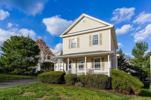 17 Hickory Ct, Wallingford, CT 06492-4372