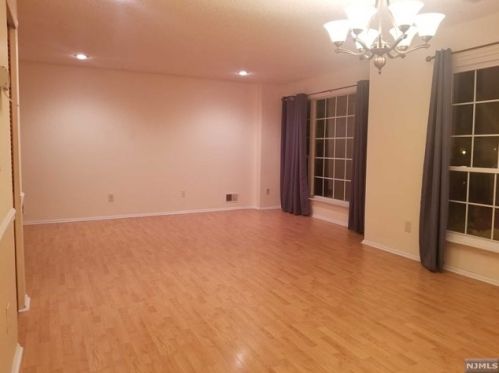 490 Quince Ct, Mahwah NJ  07430-2091 exterior