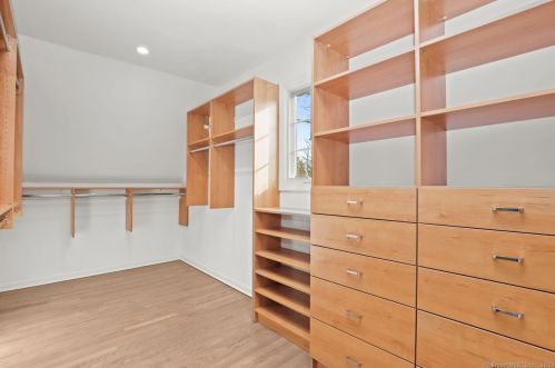 42 Kings Hwy, Westport CT  06880-4710 exterior