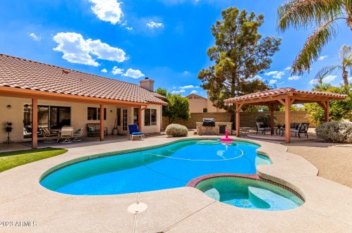 1310 Ivanhoe St, Chandler AZ 85226-1689 exterior