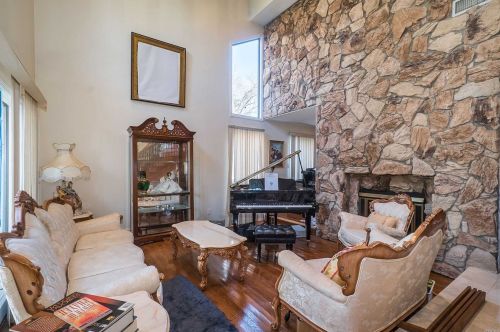 280 Half Hollow Rd, Huntington Station NY 11746-6326 exterior