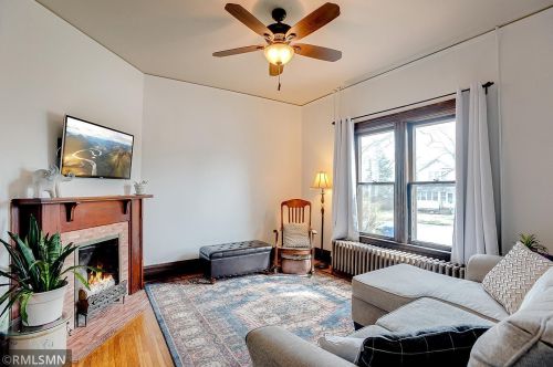 381 Case Ave, Saint Paul MN 55106-3527 exterior