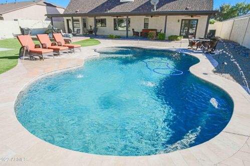 902 Claremont St, Phoenix AZ  85013-1360 exterior