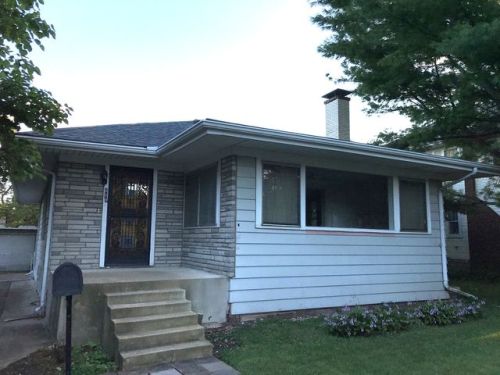 609 Clark St, Champaign IL  61820-4614 exterior