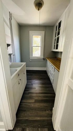 270 Linwood St, New Britain, CT 06052-1955