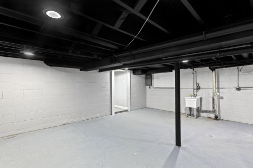 5933 79th St, Milwaukee WI  53218-1716 exterior