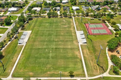 2885 Eagle Dr, Fort Pierce FL 34951-2374 exterior