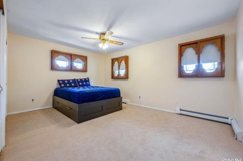 1660 Arkansas Dr, Valley Stream NY 11580-1804 exterior