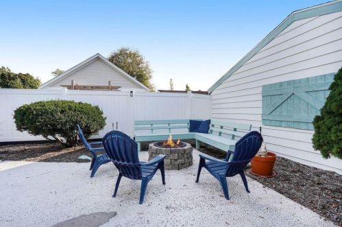 1548 Beach St, Meskegon MI  49441-1006 exterior