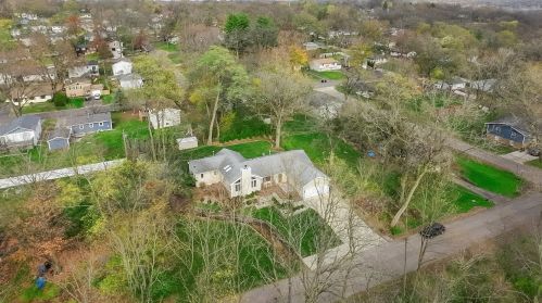 9006 Vine Ave, Bull Valley IL 60097-8243 exterior