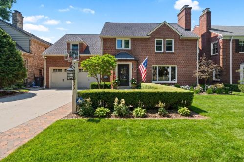 523 Carlisle Ave, Milwaukee, WI 53217-4831