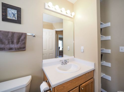 4662 8450, Taylorsville UT exterior