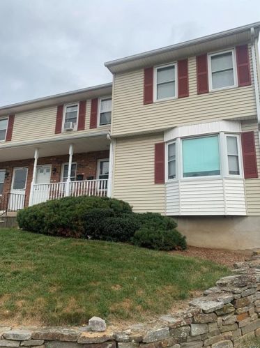 37 Church St, Windsor Locks, CT 06096-2314