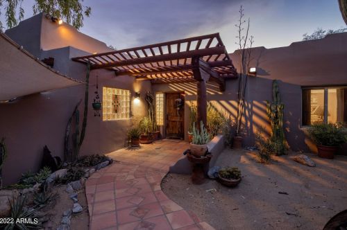 9826 39th St, Phoenix, AZ 85028-4018