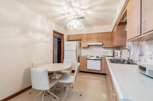 3305 Ehrlich Rd, Tampa FL  33618-2507 exterior