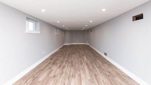 6758 Artesian Ave, Chicago IL  60645-4614 exterior