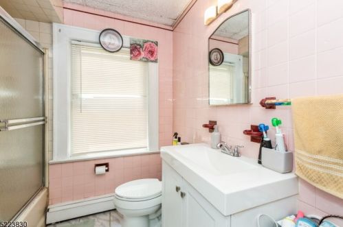 10 Walnut Pkwy, Montclair NJ 07042-4938 exterior