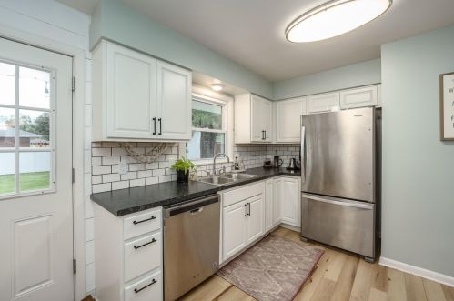 8523 Westnedge Ave, Kalamazoo MI  49002-6227 exterior