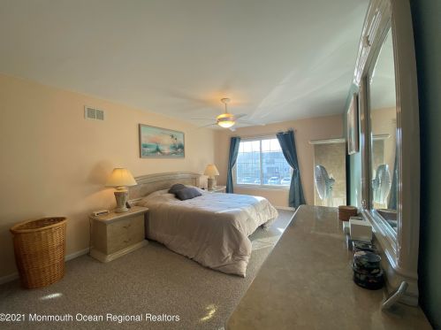 57 Dunham Ave, Edison NJ 08817-3362 exterior