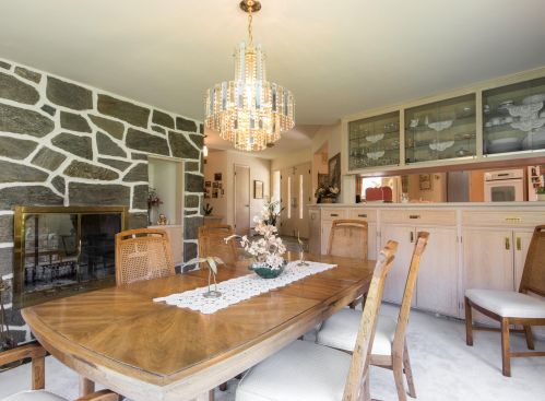 2565 Hunt Club Cir, Milwaukee WI 53209-1867 exterior