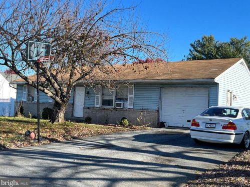 805 Lakeview Dr, Lancaster, PA 17601-6605