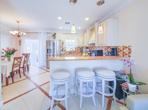 834 105 Ave, Naples FL 34108-1844 exterior