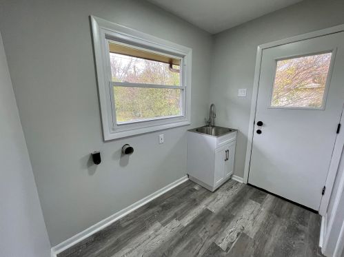 8959 Mohawk Rd, Milwaukee WI  53217-1741 exterior