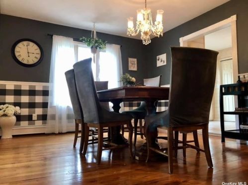 2 Leroy Ct, Commack NY  11725-1703 exterior