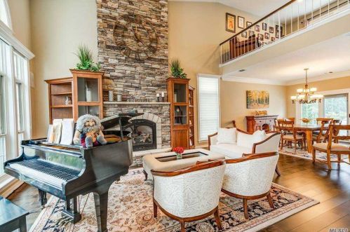 90 Hamlet Dr, Commack NY 11725-4438 exterior