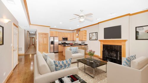 4314 Mozart St, Chicago, IL 60618-1578