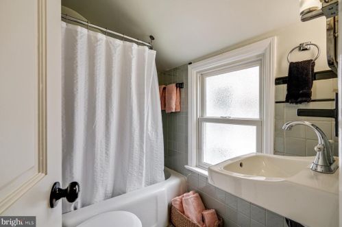 1708 Riverside Dr, Trenton NJ 08618-5843 exterior