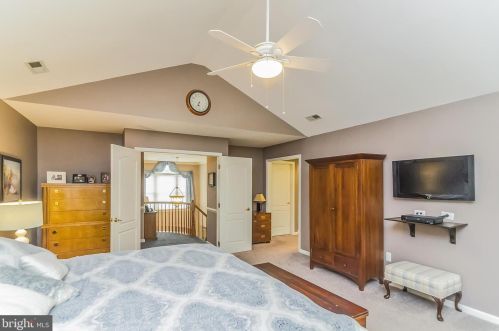 13606 Mt Prospect Dr, Rockville MD 20850-3510 exterior