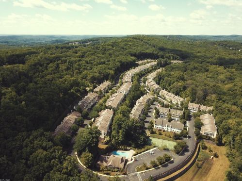 82 Henning Ter, Parsippany NJ 07834-3716 exterior