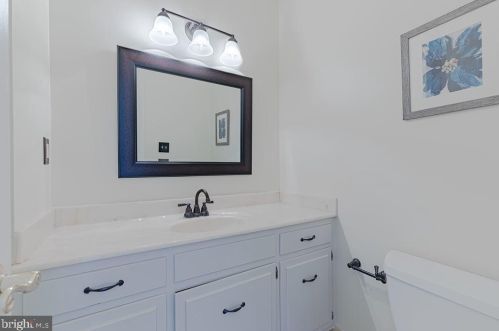 1515 Highwood Dr, Mc Lean VA  22101-5800 exterior