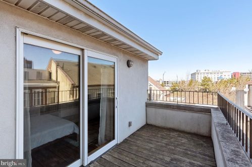 309 Lawrence St, Philadelphia PA 19133-3023 exterior