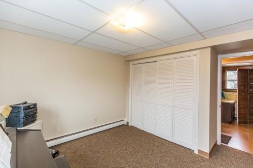 8 Ferncrest Dr, Providence RI 02919-3503 exterior