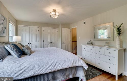 1560 Bruton Ct, Mc Lean VA 22101-4301 exterior