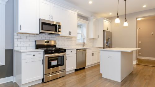 7614 Chappel Ave, Chicago IL 60649-4129 exterior