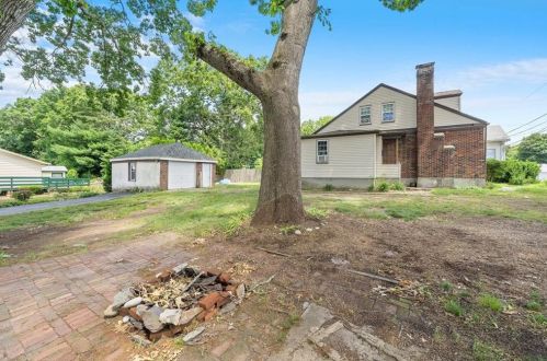 268 Morin St, Woonsocket RI  02895-2333 exterior