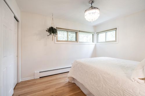 8934 Seneca Rd, Milwaukee WI 53217-2331 exterior