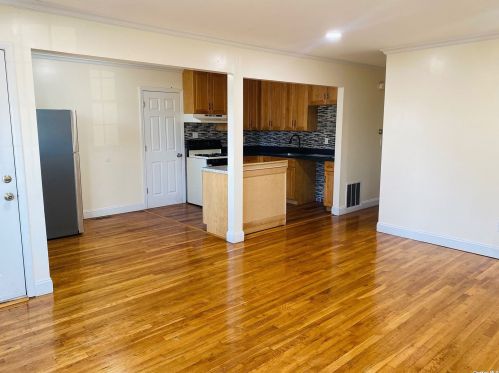 32 Elm St, Central Islip NY  11722-4145 exterior