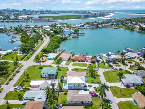 132 Jamaica Dr, Naples FL exterior