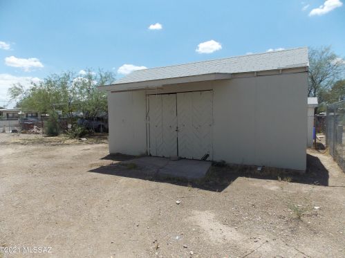 2414 Diamond St, Tucson AZ 85705-1808 exterior