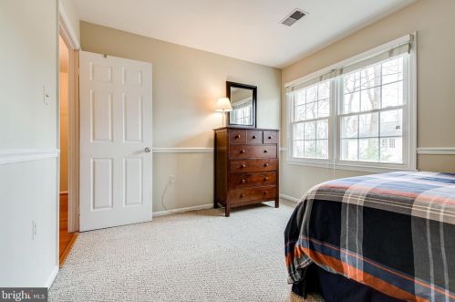 2122 Rampart Dr, Alexandria VA exterior