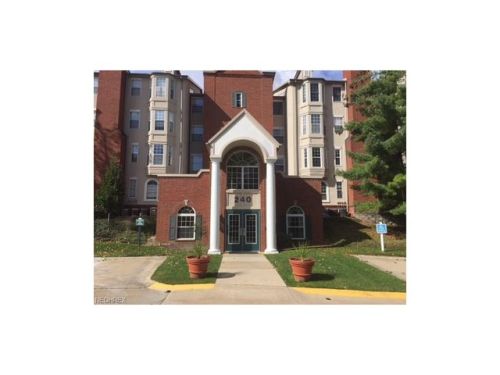 240 Fox Hollow Dr, Cleveland, OH 44124-6128