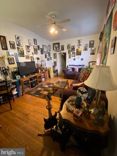 3204 Cv Rd, Camden NJ 08110-3512 exterior