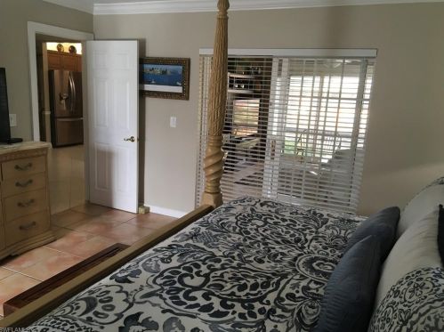 726 109 Ave, Naples FL 34108-1807 exterior