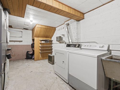 5160 King Arthurs Ct, Milwaukee WI 53221-3138 exterior