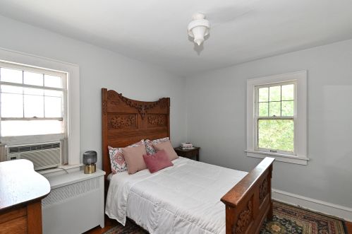 5040 Shoreland Ave, Milwaukee WI  53217-5539 exterior