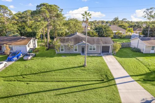 132 Thornhill Dr, Fort Pierce, FL 34984-4463